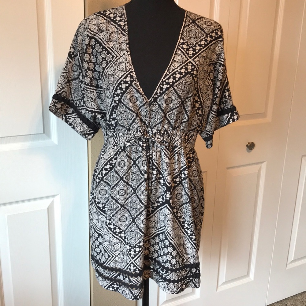 Athleta Geometrical Black & White Swim Cover Up